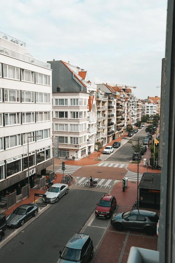 Cosy Appartement- 2 slaapkamers schuin zeezicht met Garage Knokke-Heist Buitenkant foto